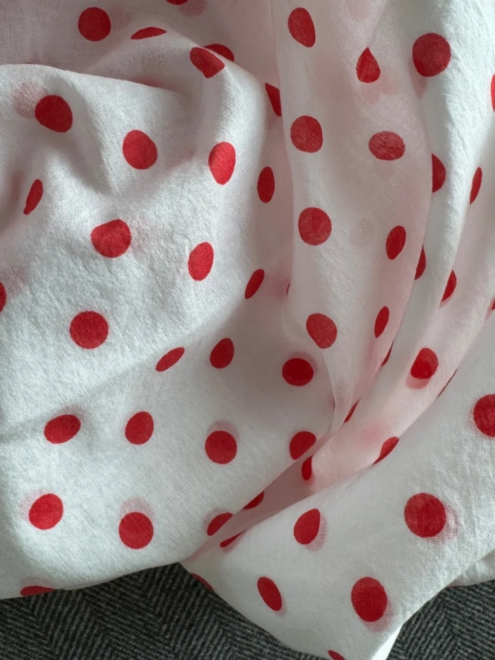 CATH KIDSTON, DARLING WHITE WITH RED POLKA DOT SCARF
